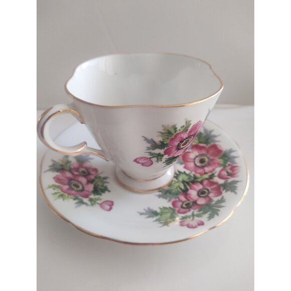 Vintage Royal Windsor Tea Cup & Saucer Set Pink Pansies Square shaped Cup - Picture 5 of 15
